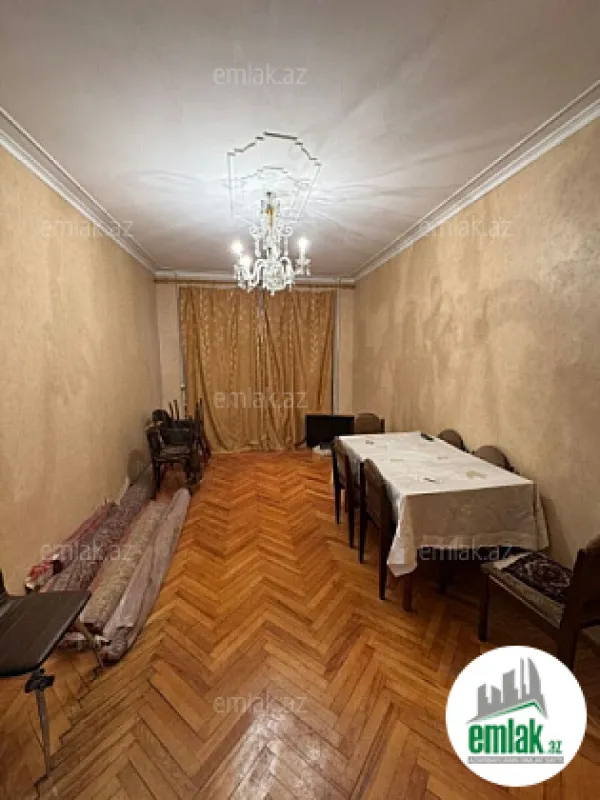 Satılır 2 otaqlı köhnə tikili 55 m²