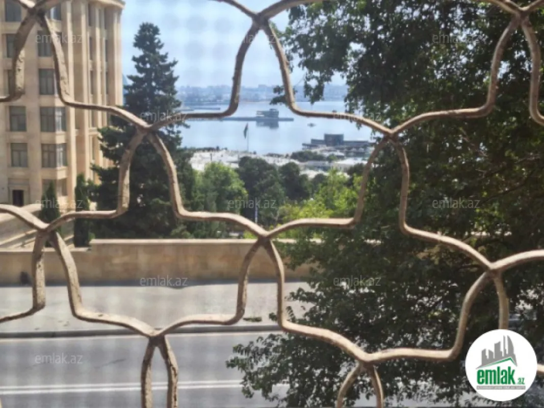 Satılır 2 otaqlı köhnə tikili 55 m²