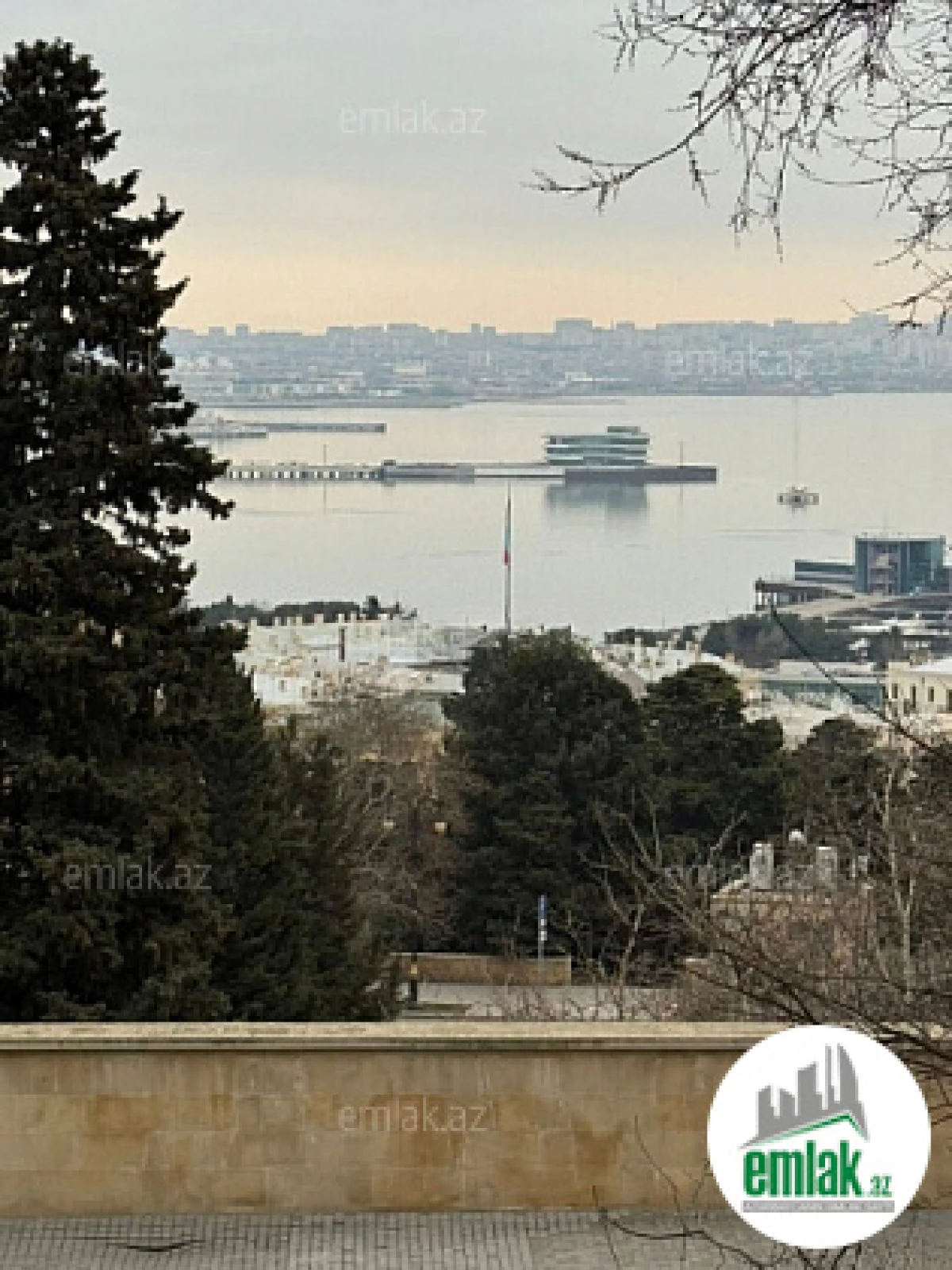 Satılır 2 otaqlı köhnə tikili 55 m²