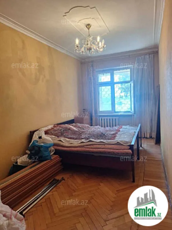 Satılır 2 otaqlı köhnə tikili 55 m²