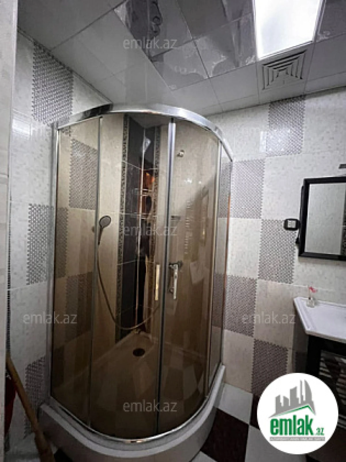 Satılır 3 otaqlı köhnə tikili 110 m²