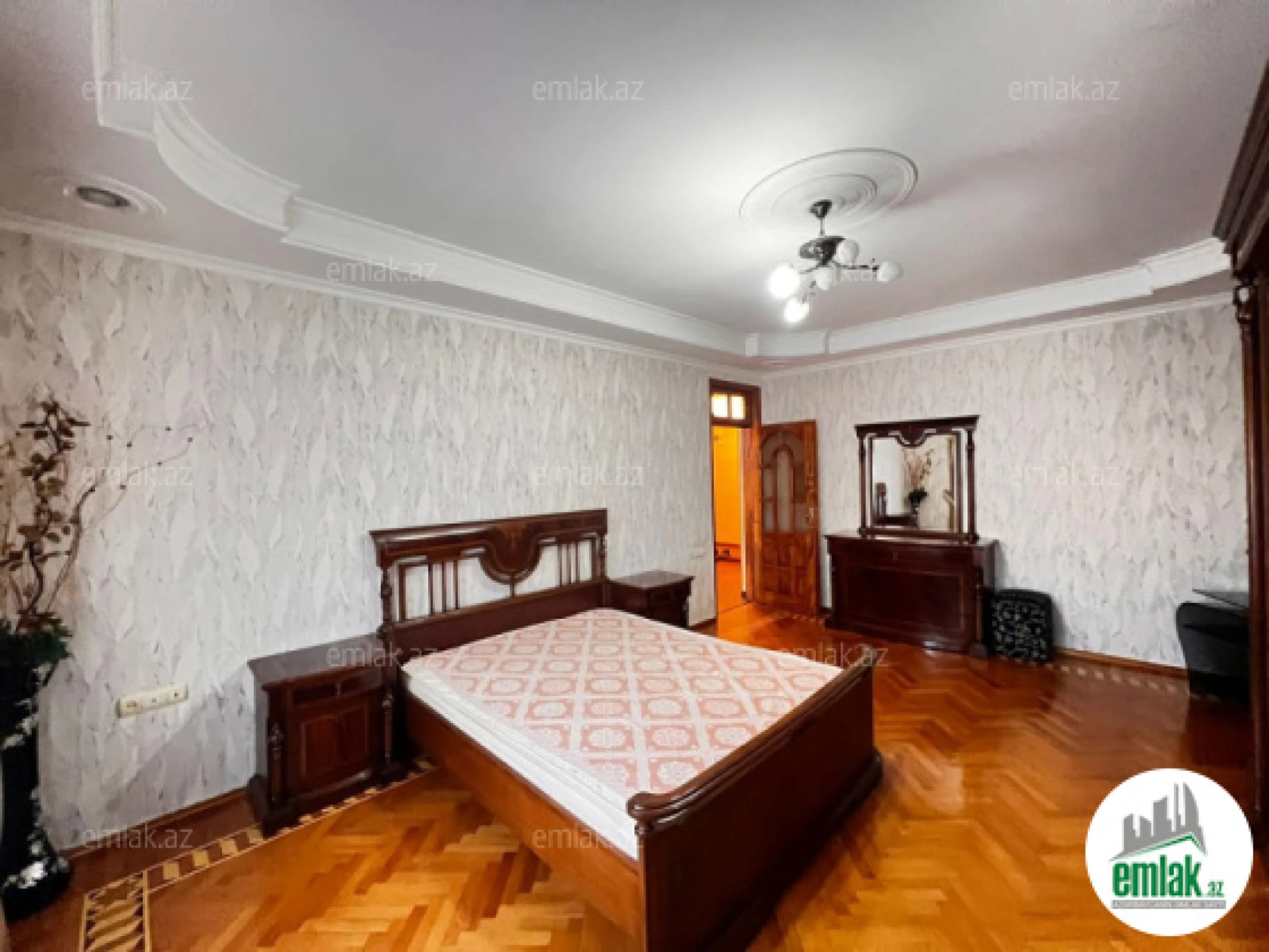 Satılır 3 otaqlı köhnə tikili 110 m²