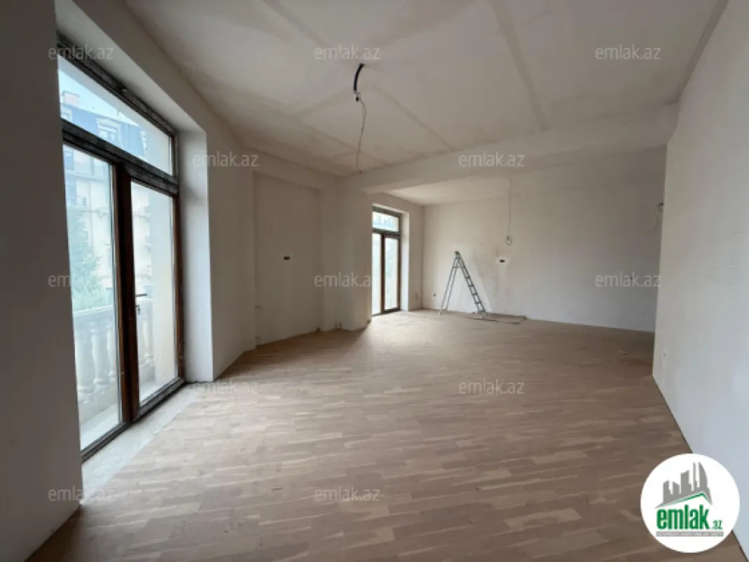 Satılır 3 otaqlı yeni tikili 130 m²