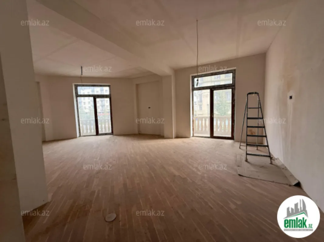 Satılır 3 otaqlı yeni tikili 130 m²
