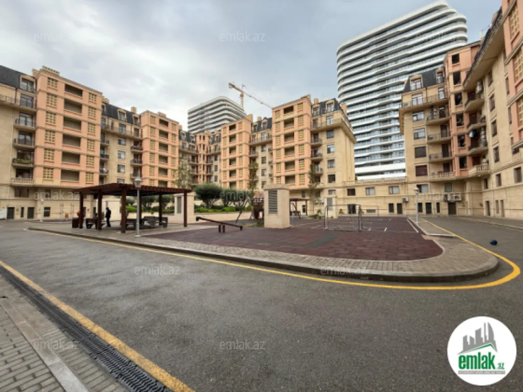 Satılır 3 otaqlı yeni tikili 130 m²