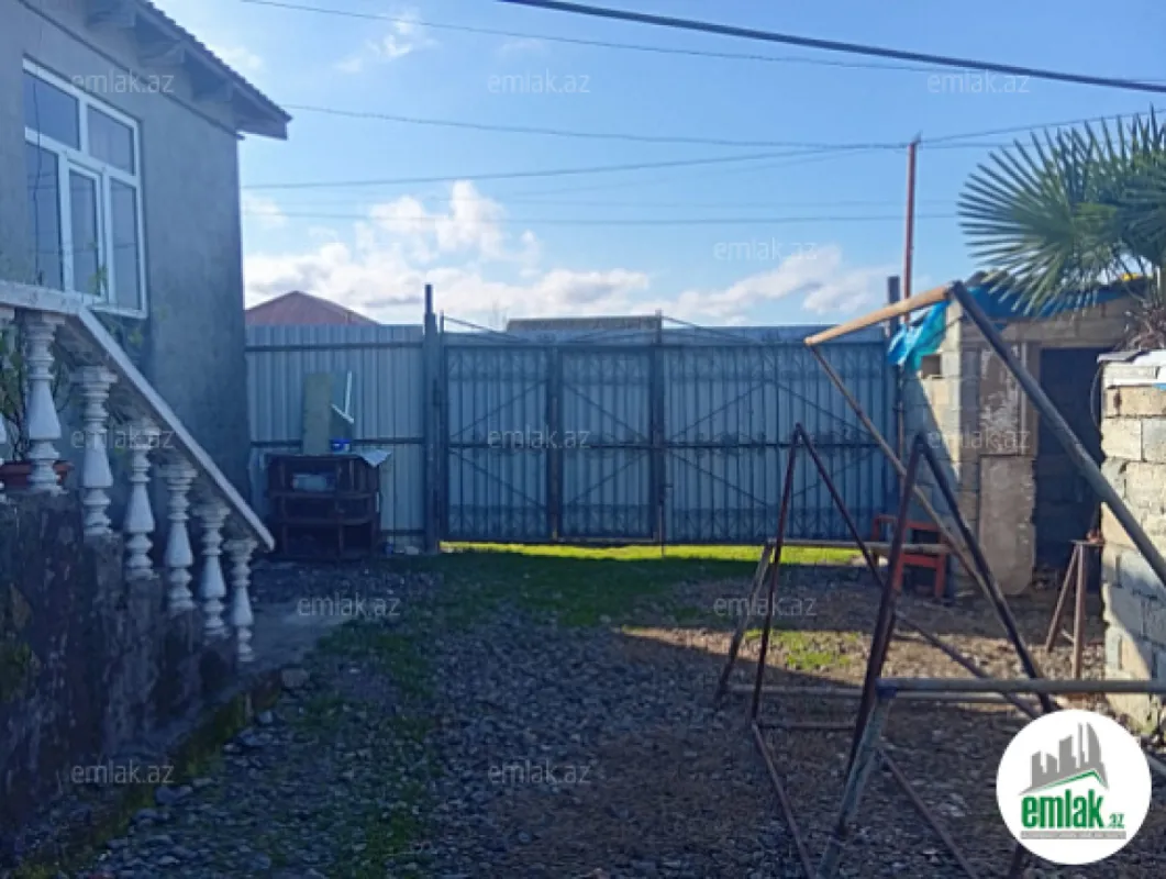 Satılır 3 otaqlı həyət evi 140 m²