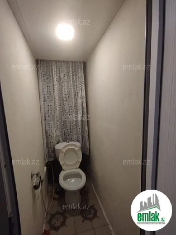 Satılır 4 otaqlı köhnə tikili 110 m²