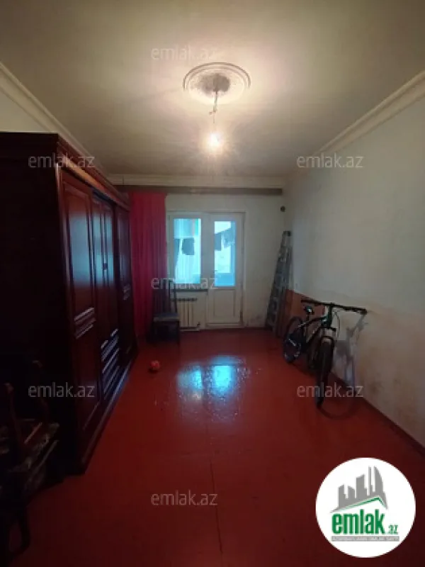 Satılır 4 otaqlı köhnə tikili 110 m²