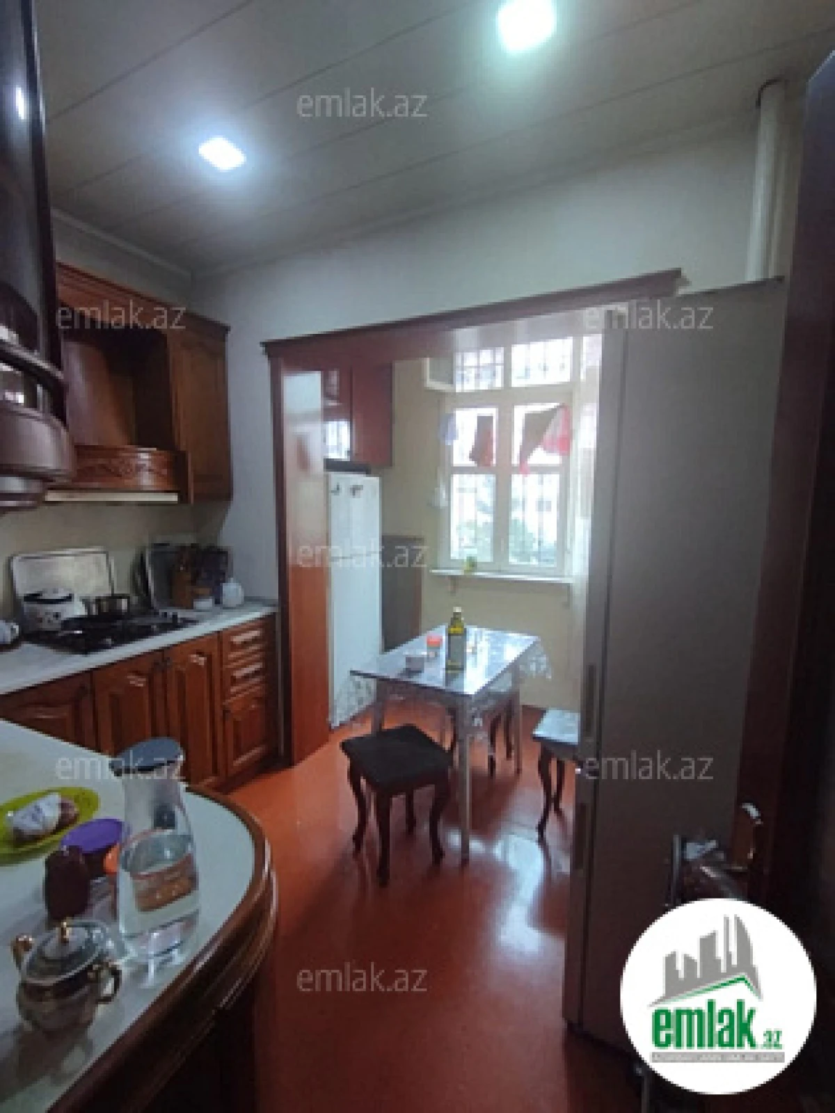 Satılır 4 otaqlı köhnə tikili 110 m²