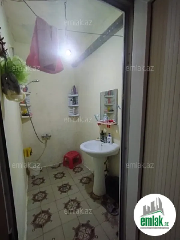 Satılır 4 otaqlı köhnə tikili 110 m²