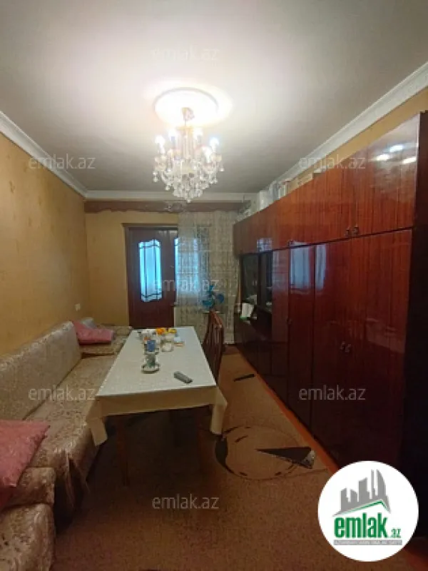 Satılır 4 otaqlı köhnə tikili 110 m²