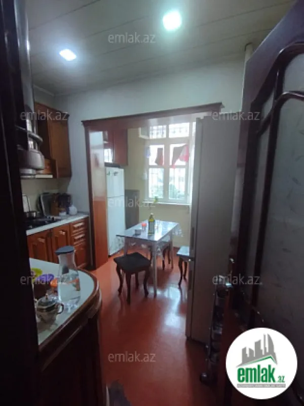 Satılır 4 otaqlı köhnə tikili 110 m²