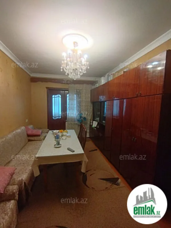 Satılır 4 otaqlı köhnə tikili 110 m²