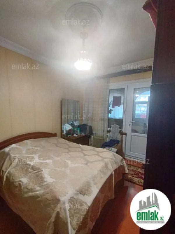 Satılır 4 otaqlı köhnə tikili 110 m²