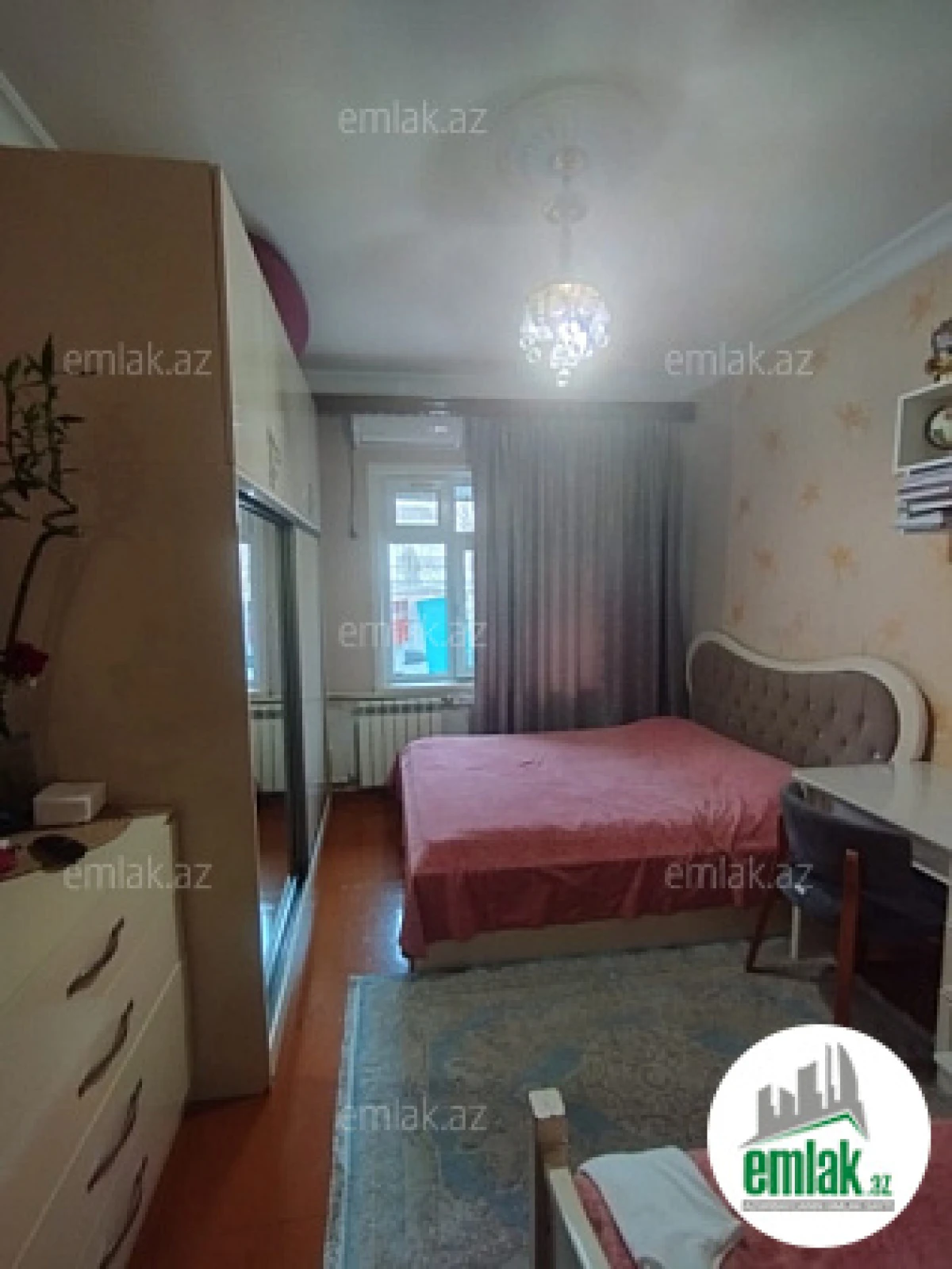 Satılır 4 otaqlı köhnə tikili 110 m²