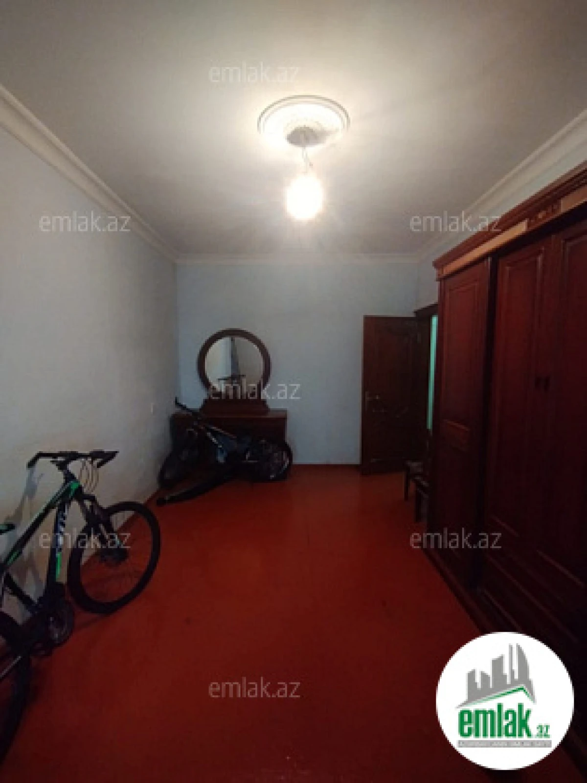 Satılır 4 otaqlı köhnə tikili 110 m²