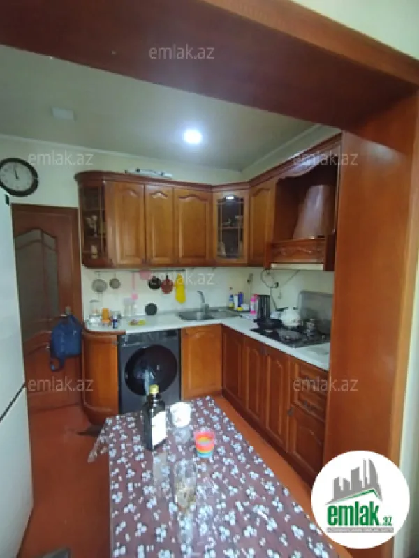 Satılır 4 otaqlı köhnə tikili 110 m²