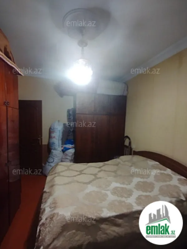 Satılır 4 otaqlı köhnə tikili 110 m²