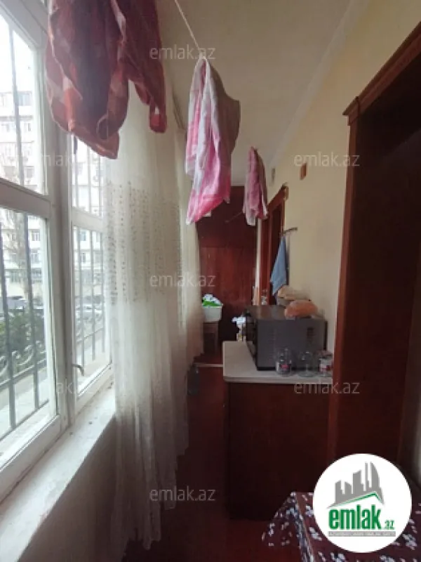 Satılır 4 otaqlı köhnə tikili 110 m²