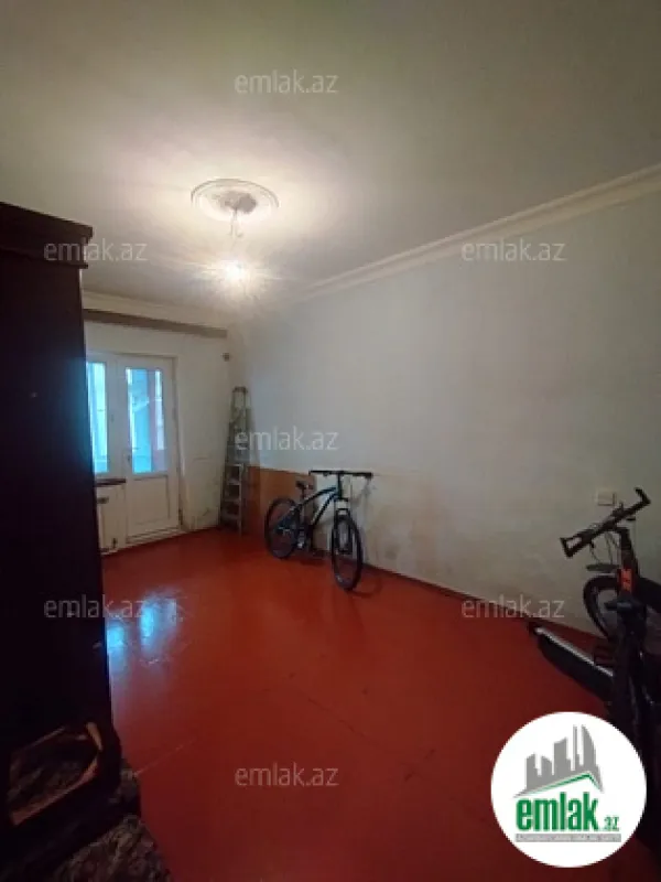 Satılır 4 otaqlı köhnə tikili 110 m²