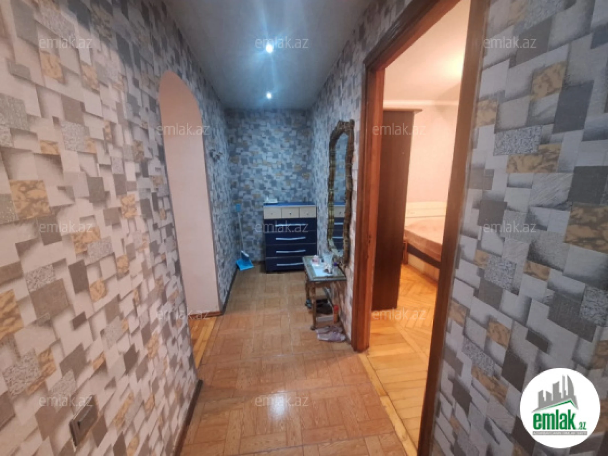 Satılır 2 otaqlı köhnə tikili 55 m²