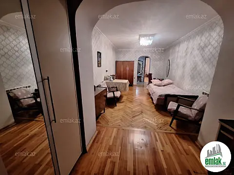 Satılır 2 otaqlı köhnə tikili 55 m²