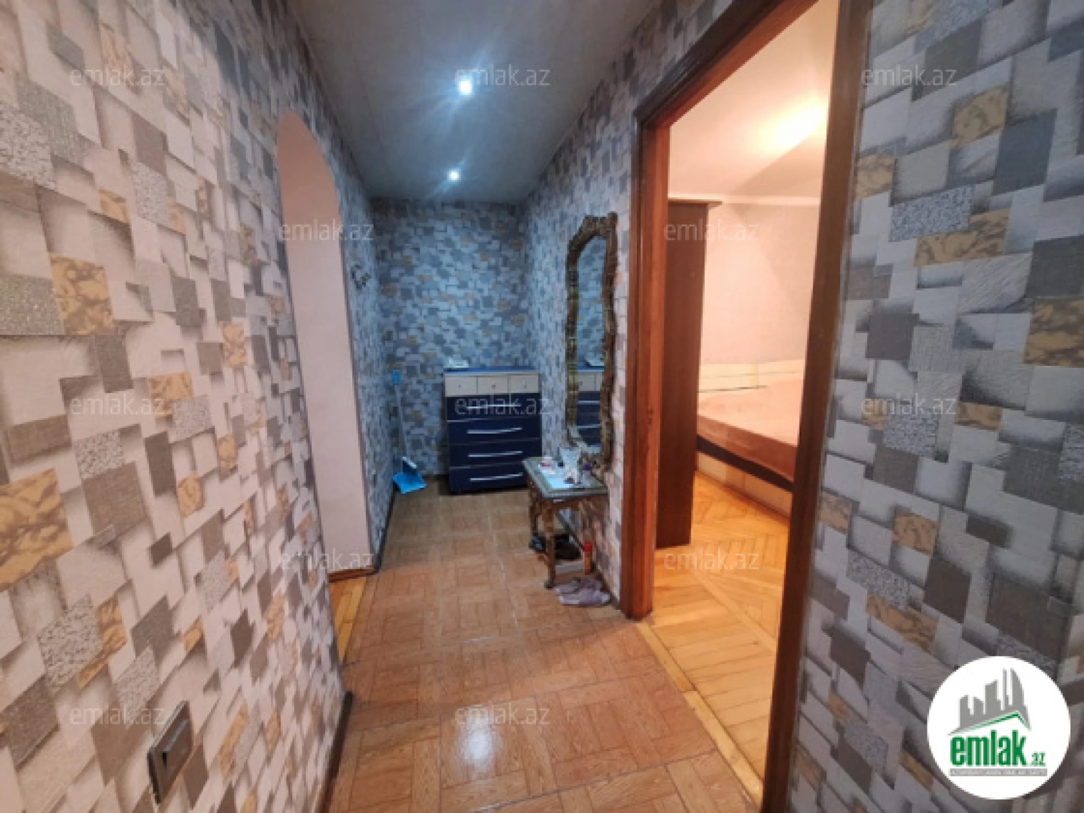 Satılır 2 otaqlı köhnə tikili 55 m²