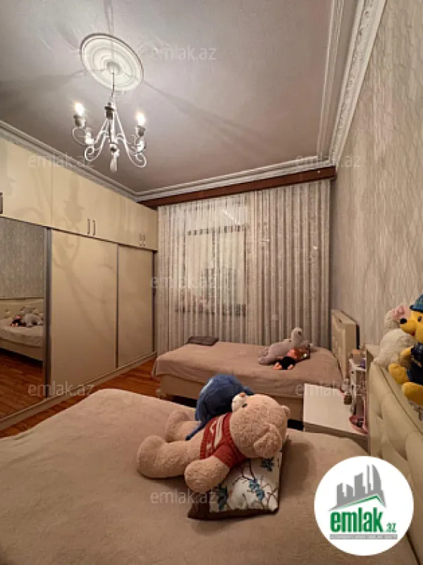 Satılır 3 otaqlı köhnə tikili 100 m²