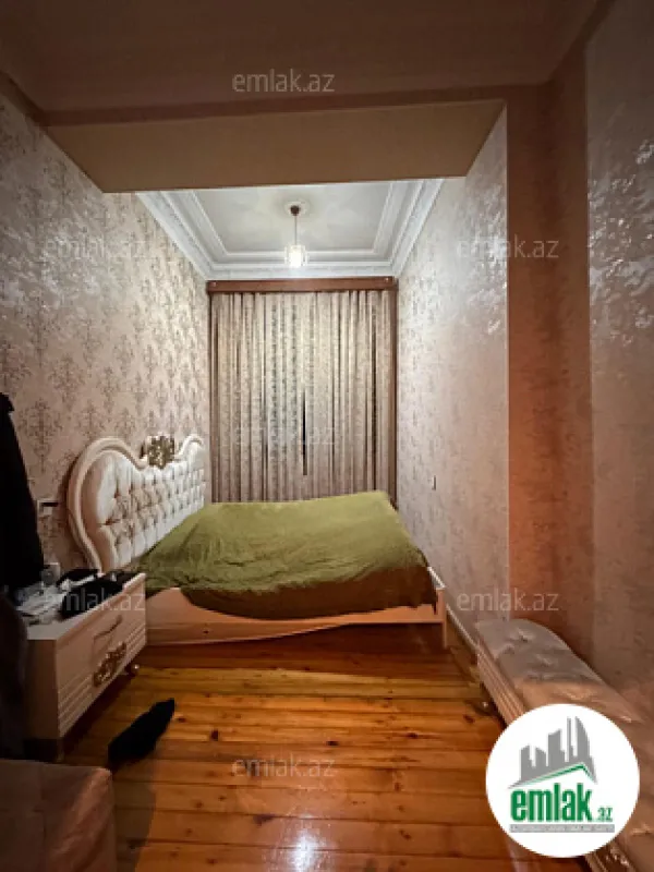 Satılır 3 otaqlı köhnə tikili 100 m²