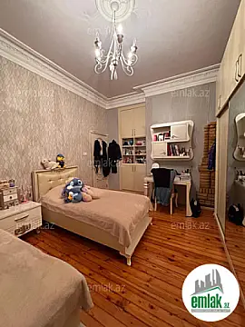 Satılır 3 otaqlı köhnə tikili 100 m²