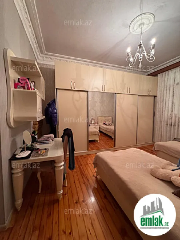 Satılır 3 otaqlı köhnə tikili 100 m²