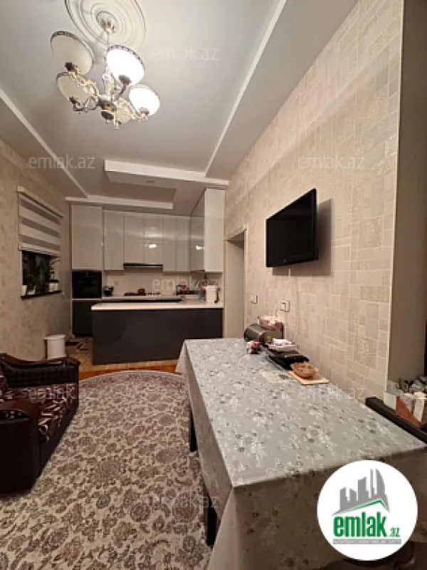 Satılır 3 otaqlı köhnə tikili 100 m²