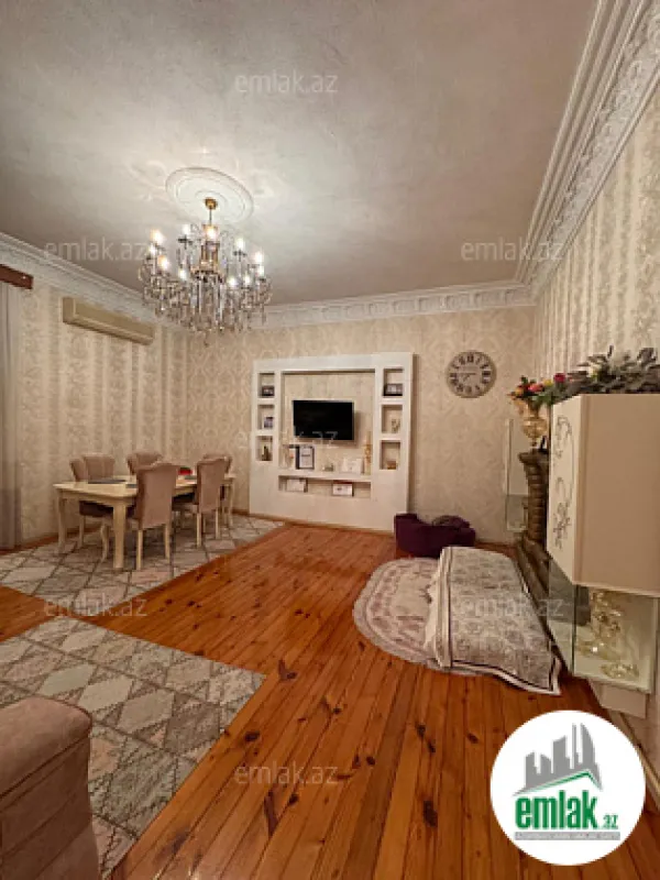 Satılır 3 otaqlı köhnə tikili 100 m²