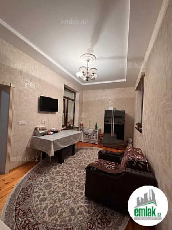 Satılır 3 otaqlı köhnə tikili 100 m²