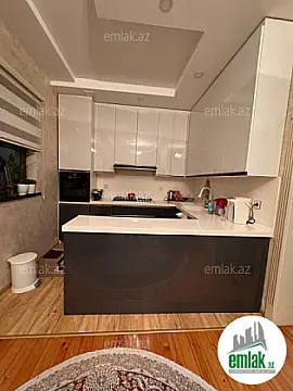 Satılır 3 otaqlı köhnə tikili 100 m²