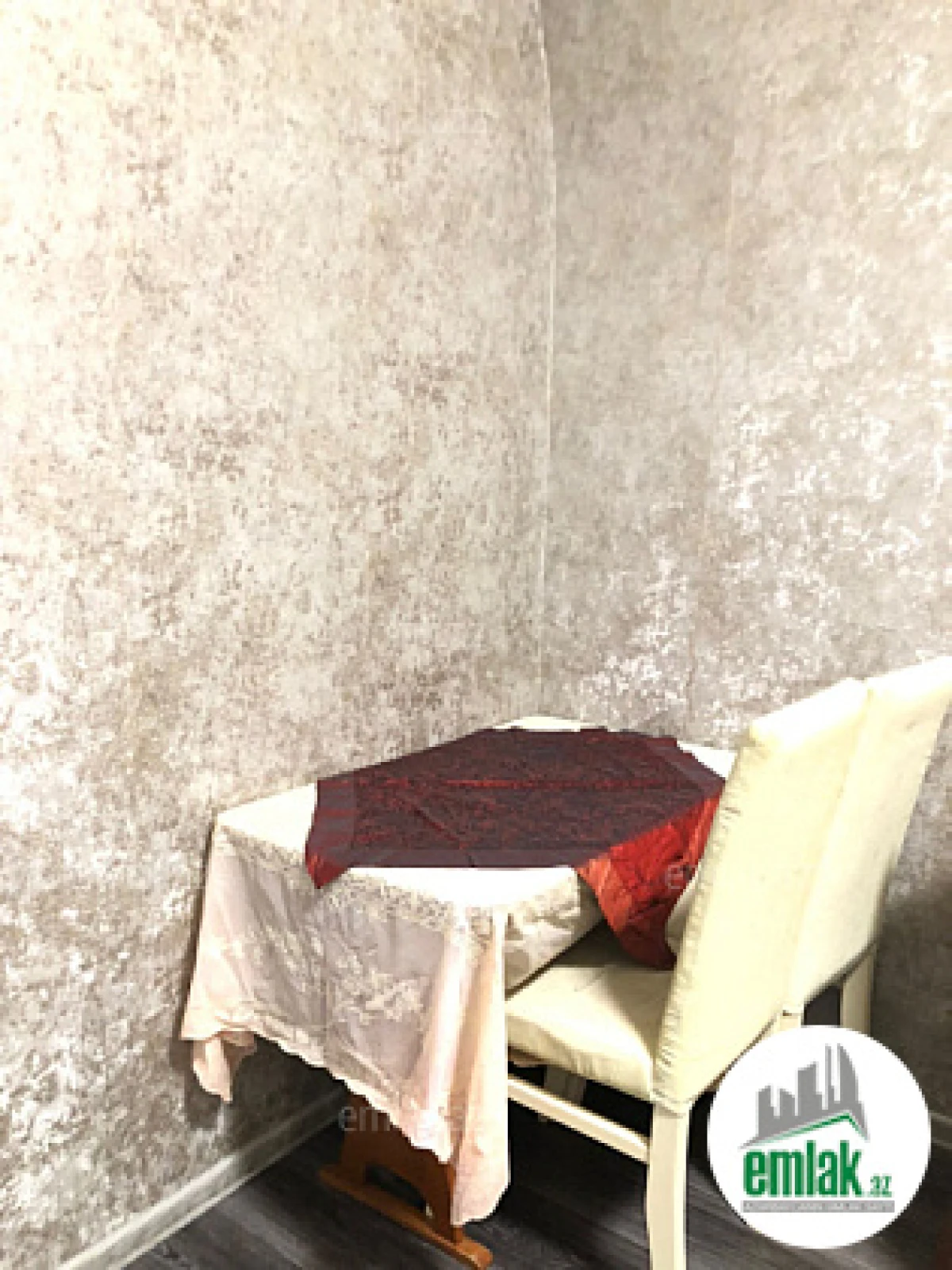 Satılır 2 otaqlı köhnə tikili 50 m²