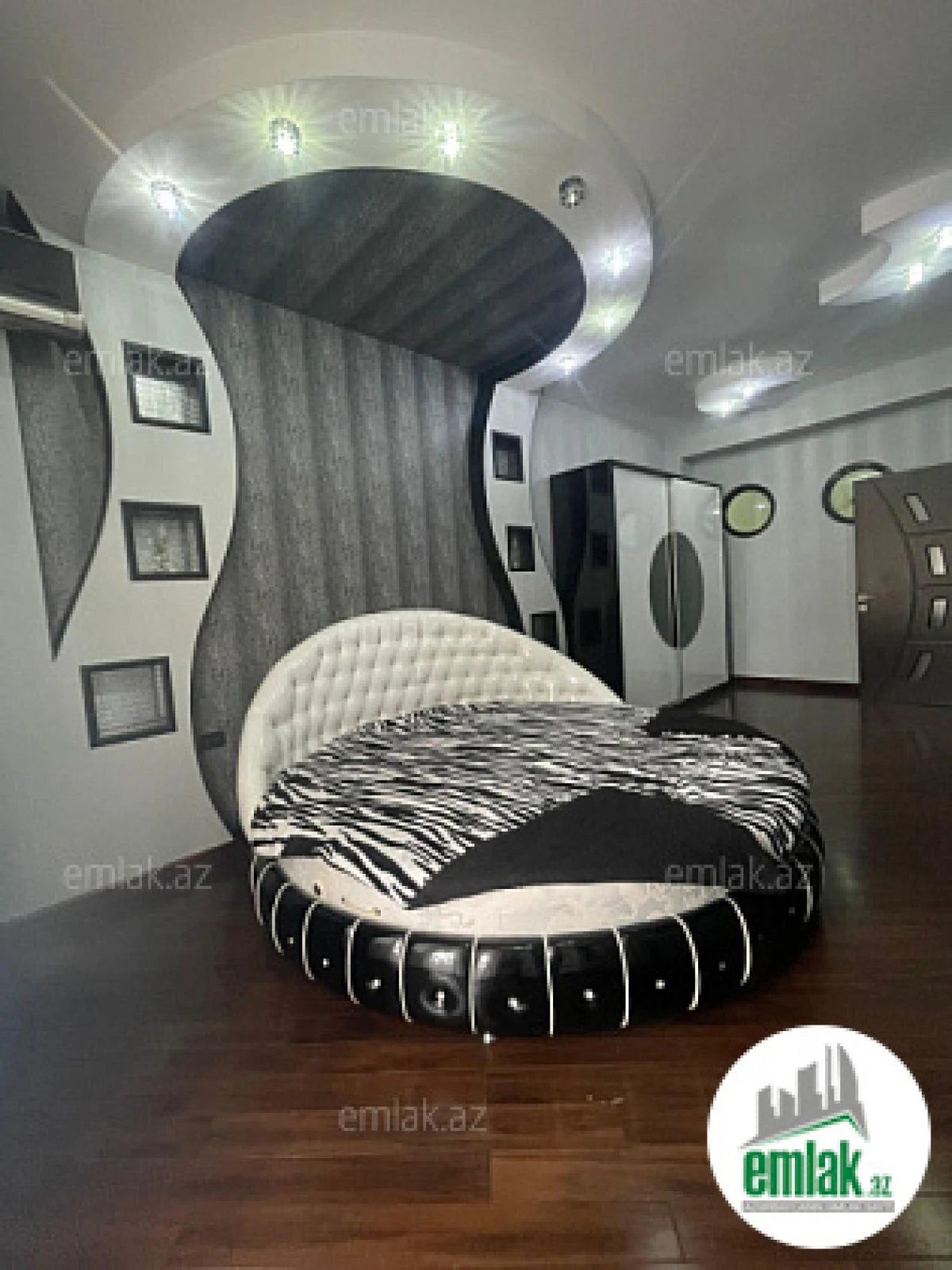 Satılır 3 otaqlı yeni tikili 160 m²