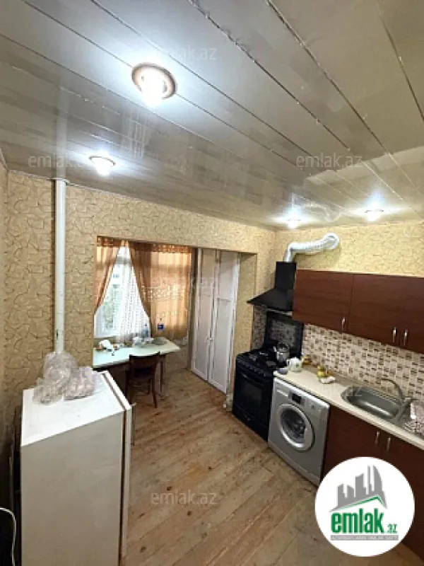 Satılır 4 otaqlı köhnə tikili 110 m²