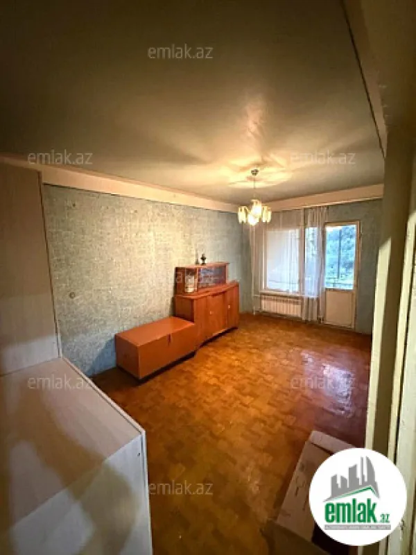 Satılır 4 otaqlı köhnə tikili 110 m²