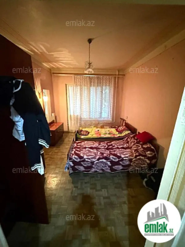 Satılır 4 otaqlı köhnə tikili 110 m²
