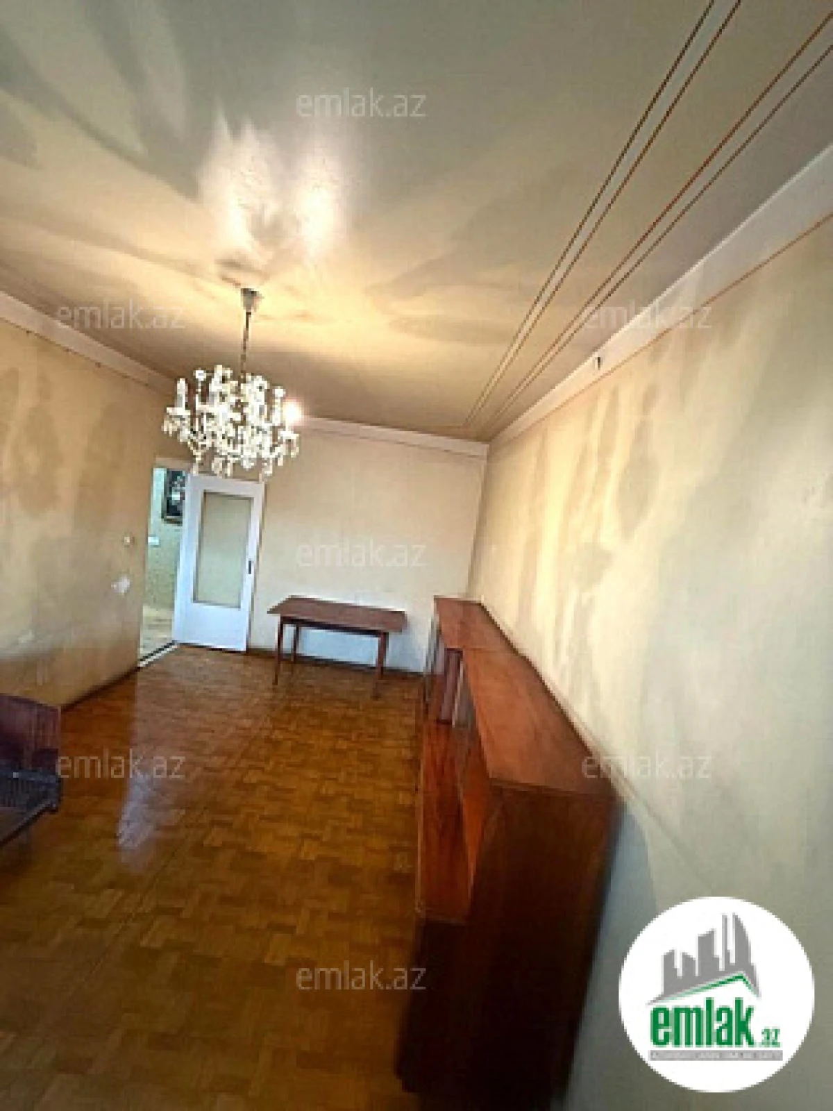 Satılır 4 otaqlı köhnə tikili 110 m²