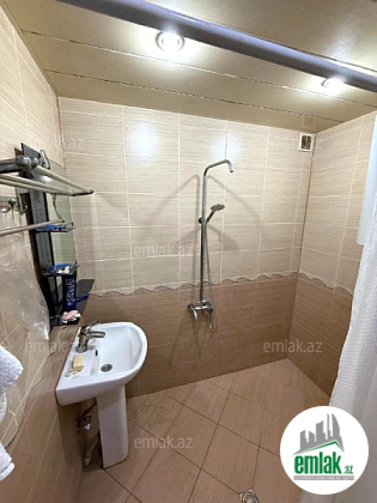 Satılır 4 otaqlı köhnə tikili 110 m²