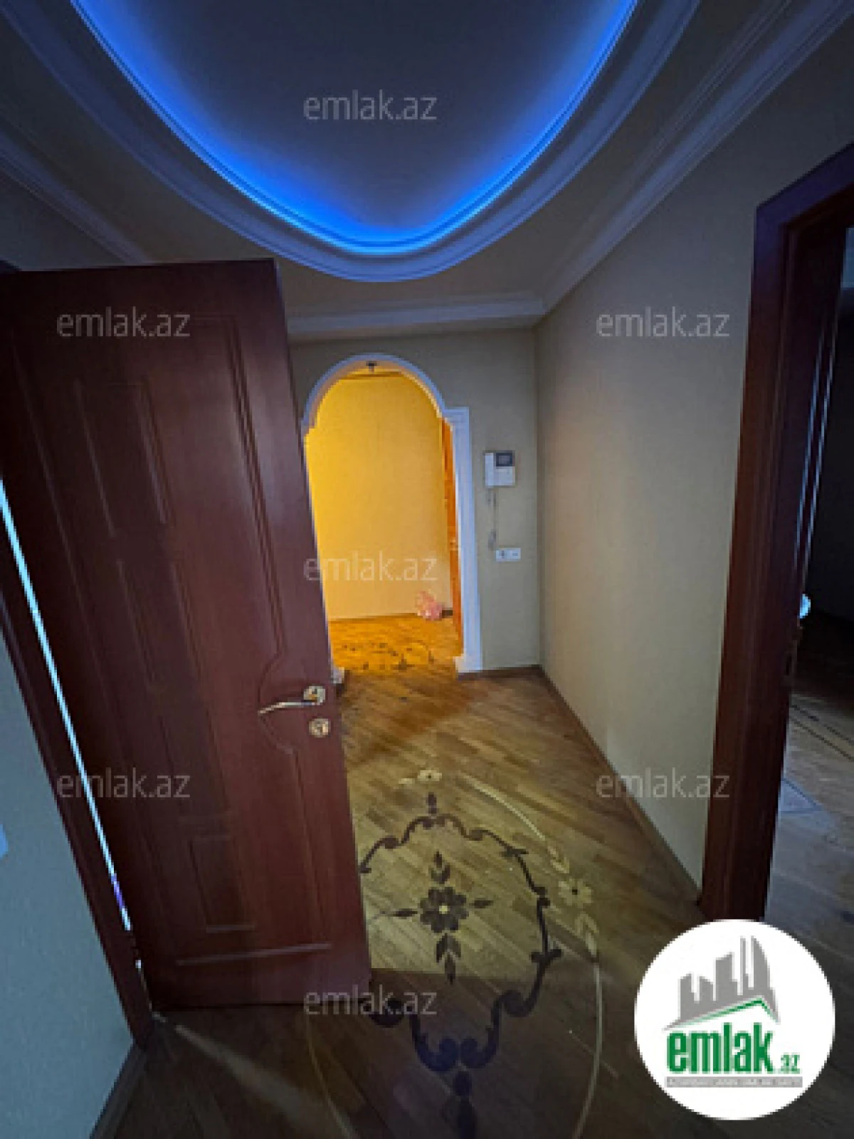 Satılır 2 otaqlı köhnə tikili 75 m²