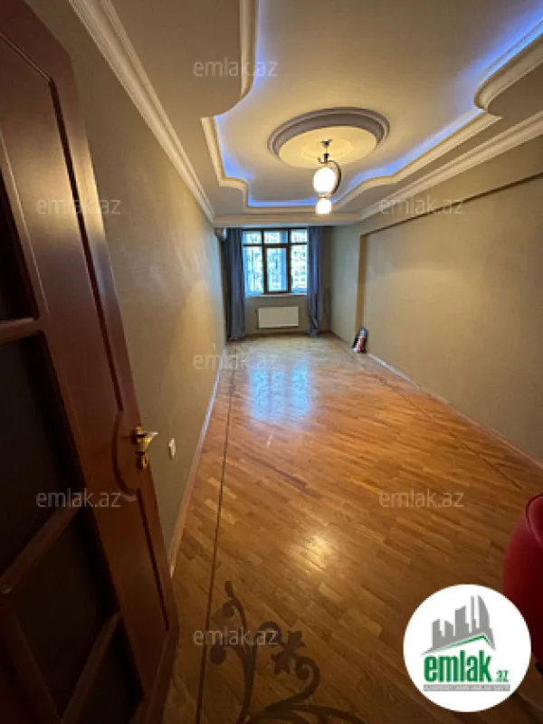 Satılır 2 otaqlı köhnə tikili 75 m²