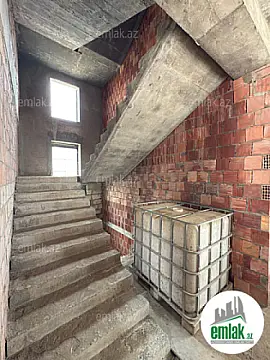 Satılır 6 otaqlı həyət evi 600 m²