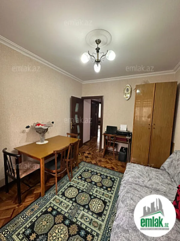 Satılır 3 otaqlı köhnə tikili 80 m²