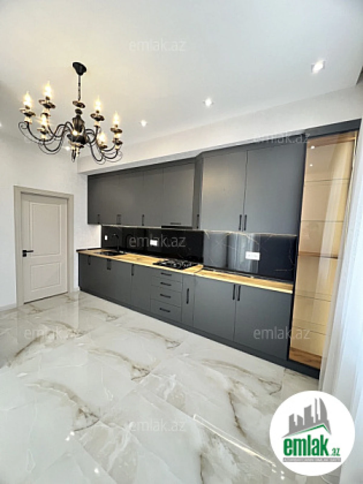 Satılır 3 otaqlı yeni tikili 105 m²