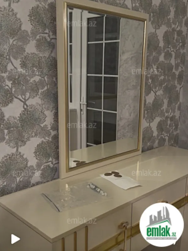 Satılır 3 otaqlı köhnə tikili 115 m²