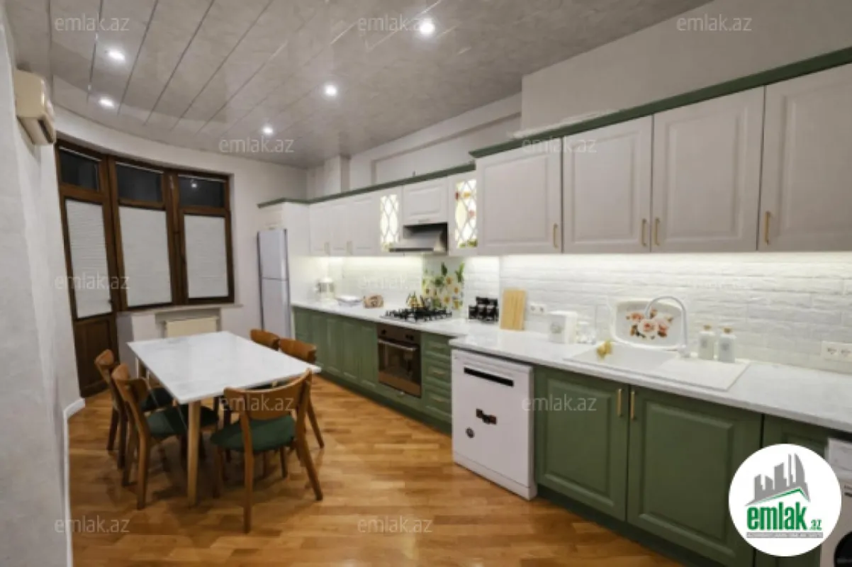 Satılır 3 otaqlı yeni tikili 130 m²