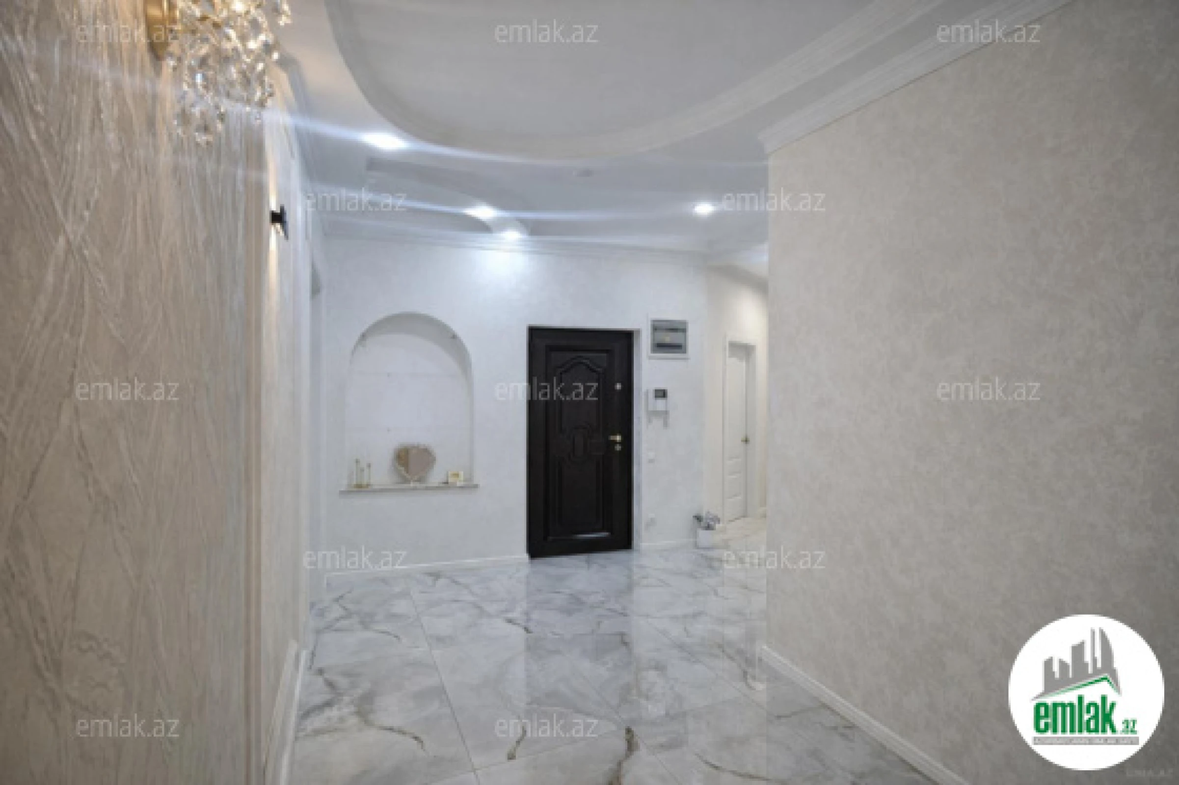 Satılır 3 otaqlı yeni tikili 130 m²